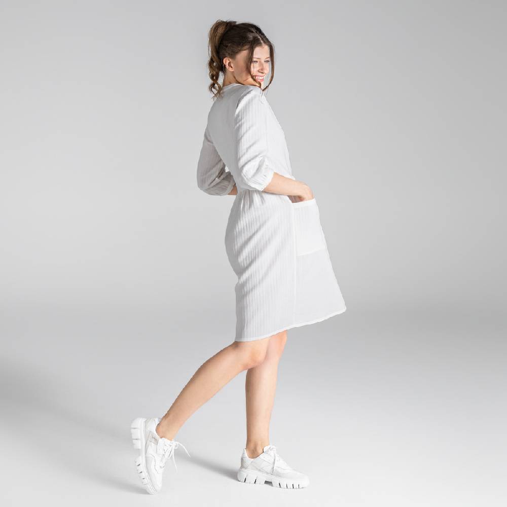 LIVING CRAFTS BLOSWEN - Seersucker Kleid - White Fabrikverkauf