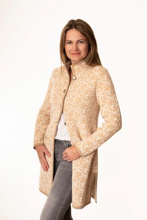 Pezzo D'oro Pezzo D&#039;oro Strickmantel offwhite/camel, Gehrock, reine Merinowolle, Strickhülle Nur noch ein Tag übrig