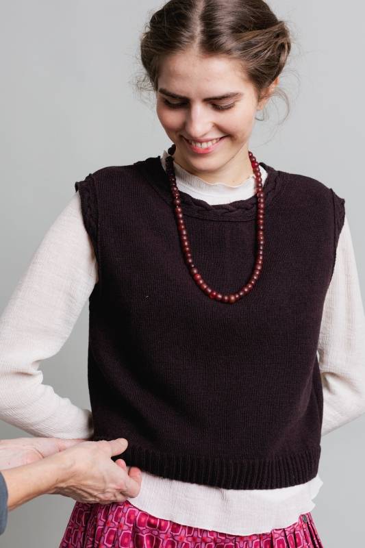 Rockmacherin Ottilie Trachtiger Strickpullunder kurz und gerade geschnitten Osterangebot