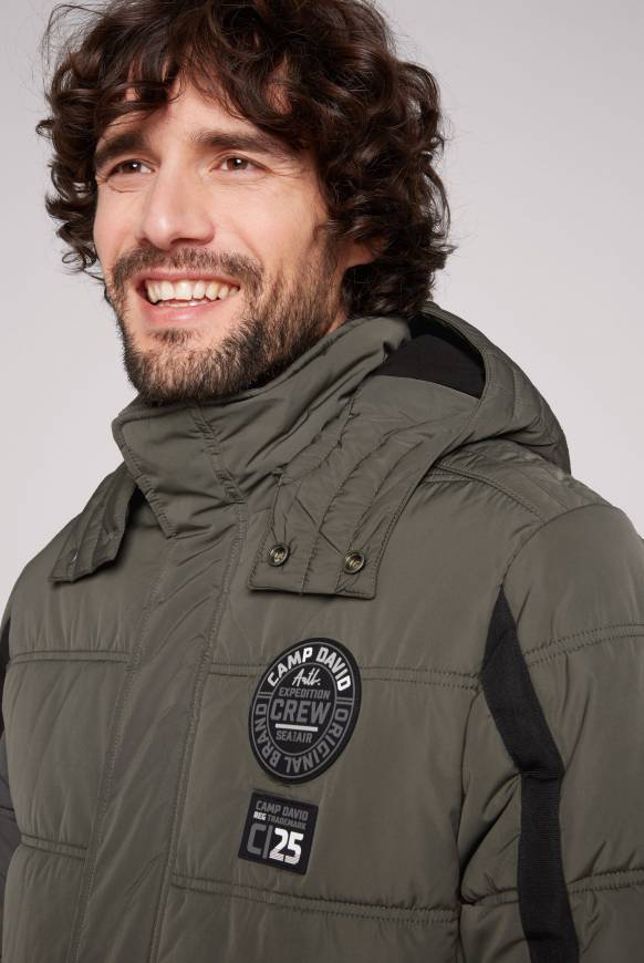 Soccx Lange Steppjacke mit Kapuze und Rücken-Artwork medium khaki Valentinstagsangebot