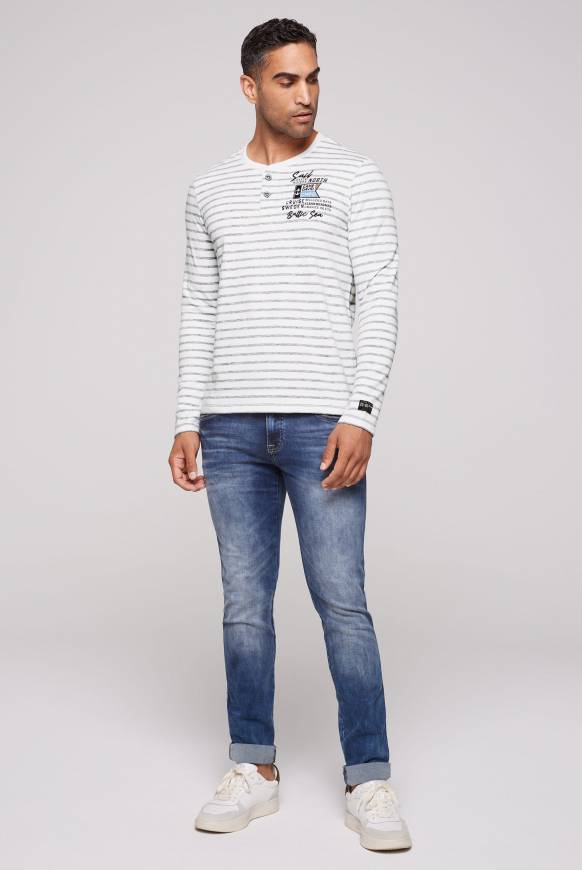 Soccx Gestreiftes Henley-Shirt mit Artwork opticwhite Im Verkauf