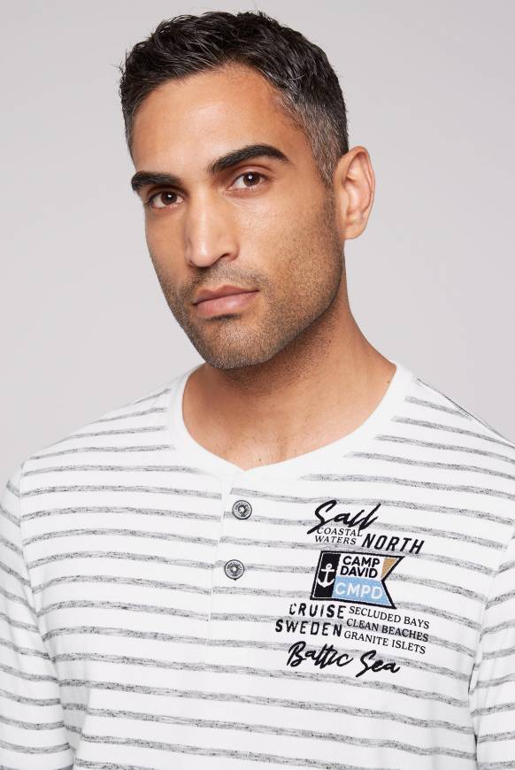 Soccx Gestreiftes Henley-Shirt mit Artwork opticwhite Im Verkauf