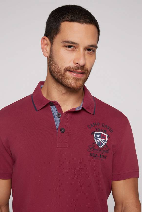 Soccx Pikee-Polo mit Label Patches und Stickereien burgundy Auslauf