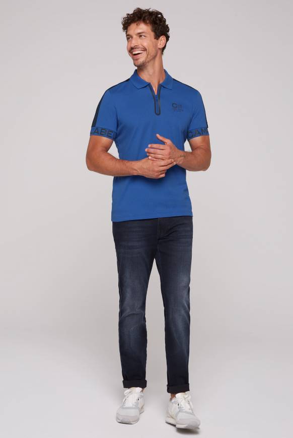 Soccx Kurzarmpolo mit Folienprints strong blue im Angebot