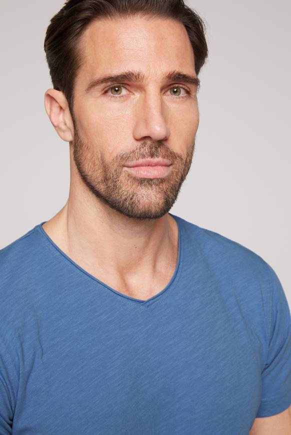 Soccx Basic T-Shirt V-Neck mit Used-Kante sky blue Großer Ausverkauf