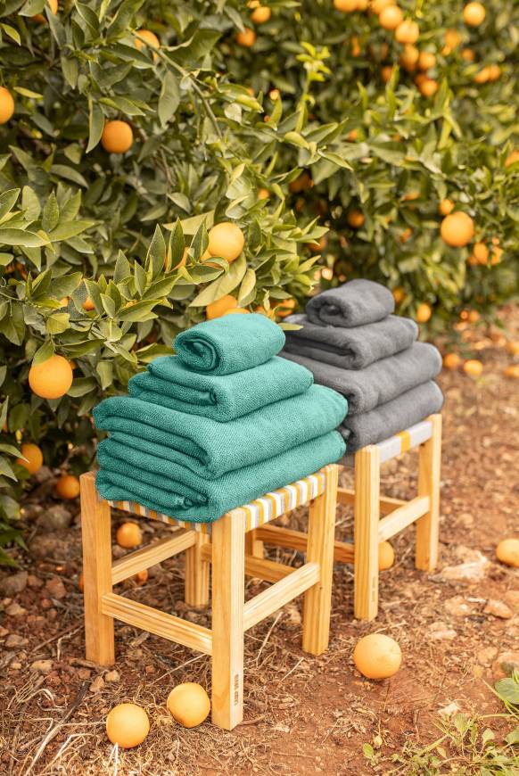 Soccx Badehandtuch mit Logo-Saum 70 x 140 cm cool green Neuheiten