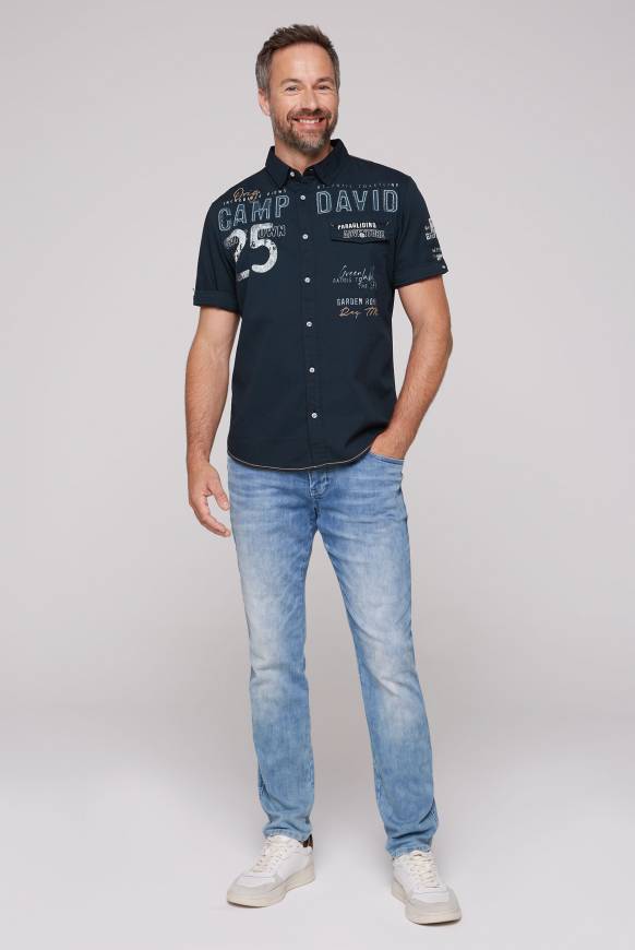Soccx Kurzarmhemd mit Logo-Applikationen blue navy Clearance-Verkauf