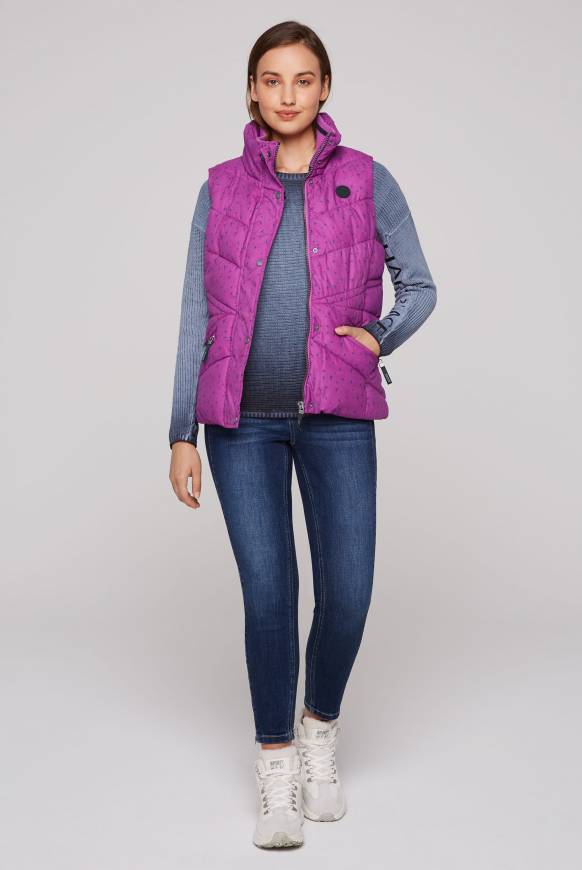 Soccx Steppweste mit filigranem All Over Print iced berry im Angebot