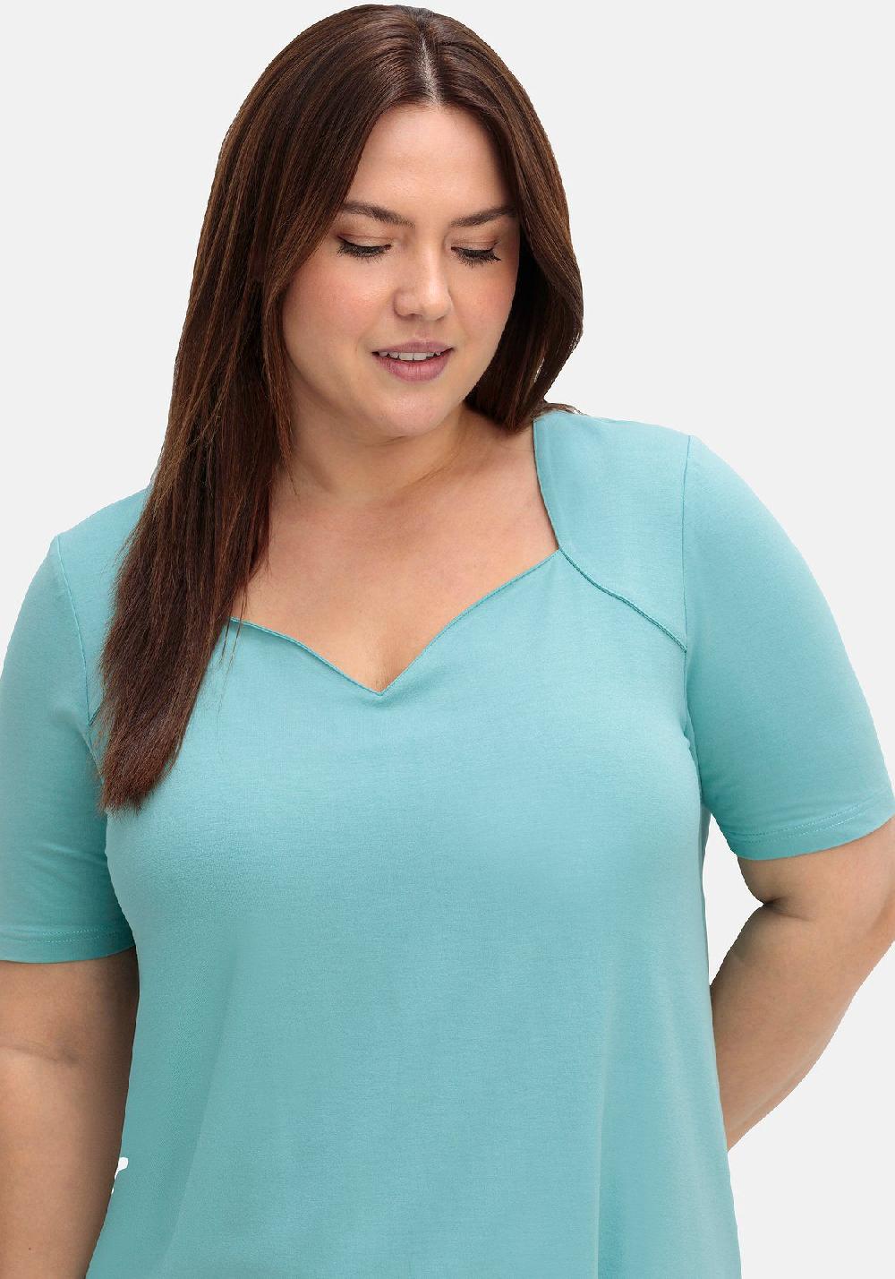sheego T-Shirt mit herzförmigem Ausschnitt Zeitlich begrenztes Angebot